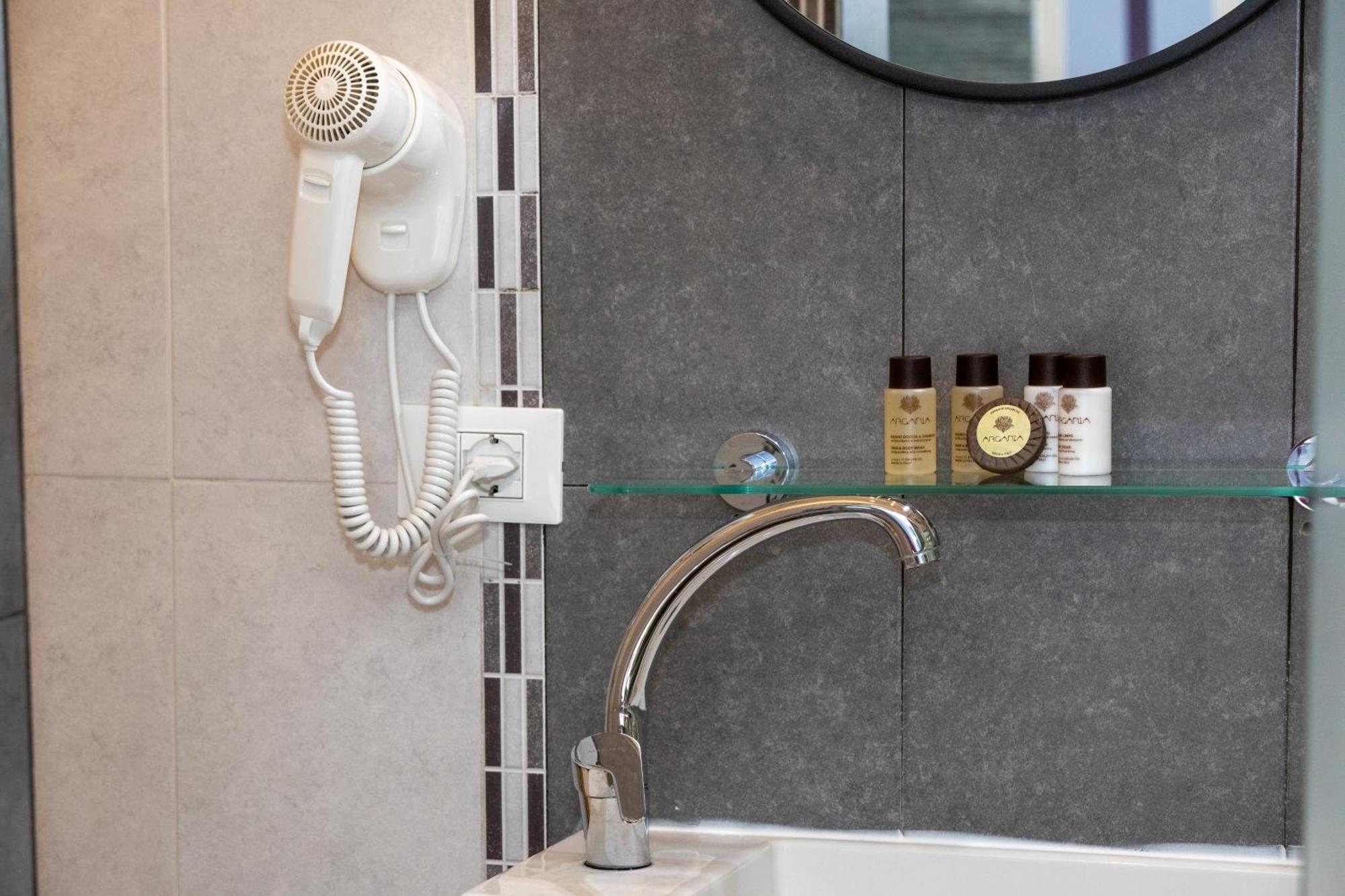 Vatican Suites - The Luxury Leading Accommodation In Рим Номер фото